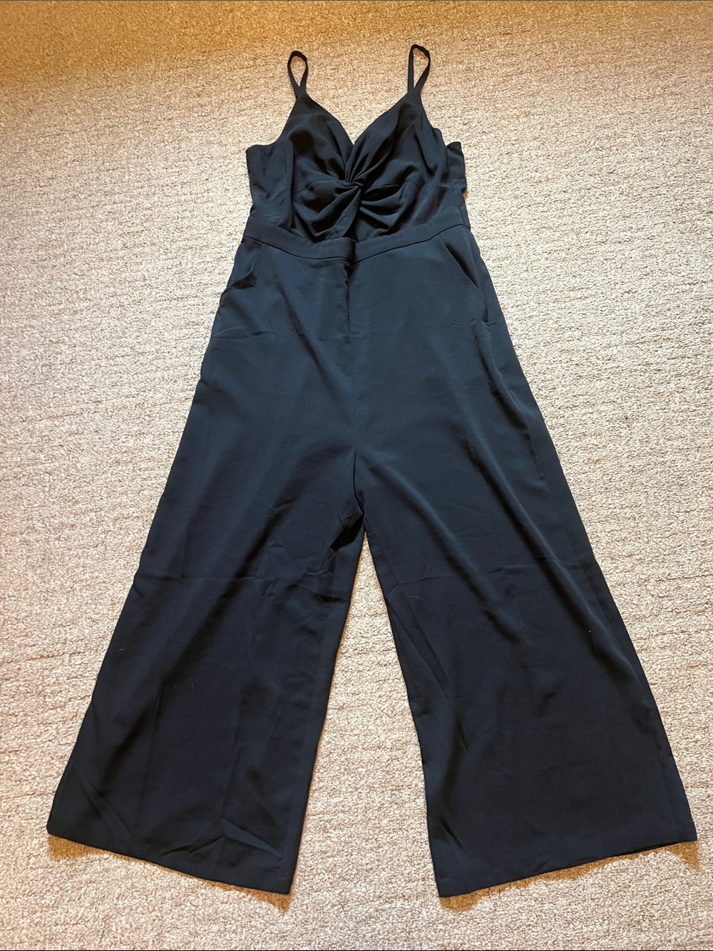 Doe & Rae Elegant Black Jumpsuit with Cutout Size Medium